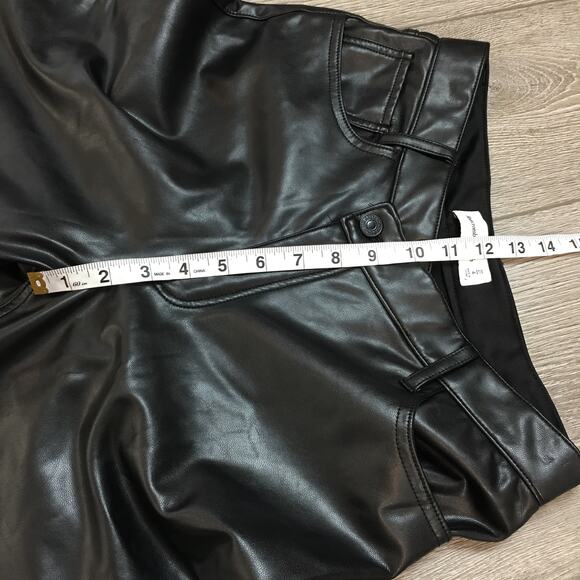 Abercrombie & Fitch The Mom High Rise 30 / 10 R Black Jeans Distressed - Picture 6 of 8